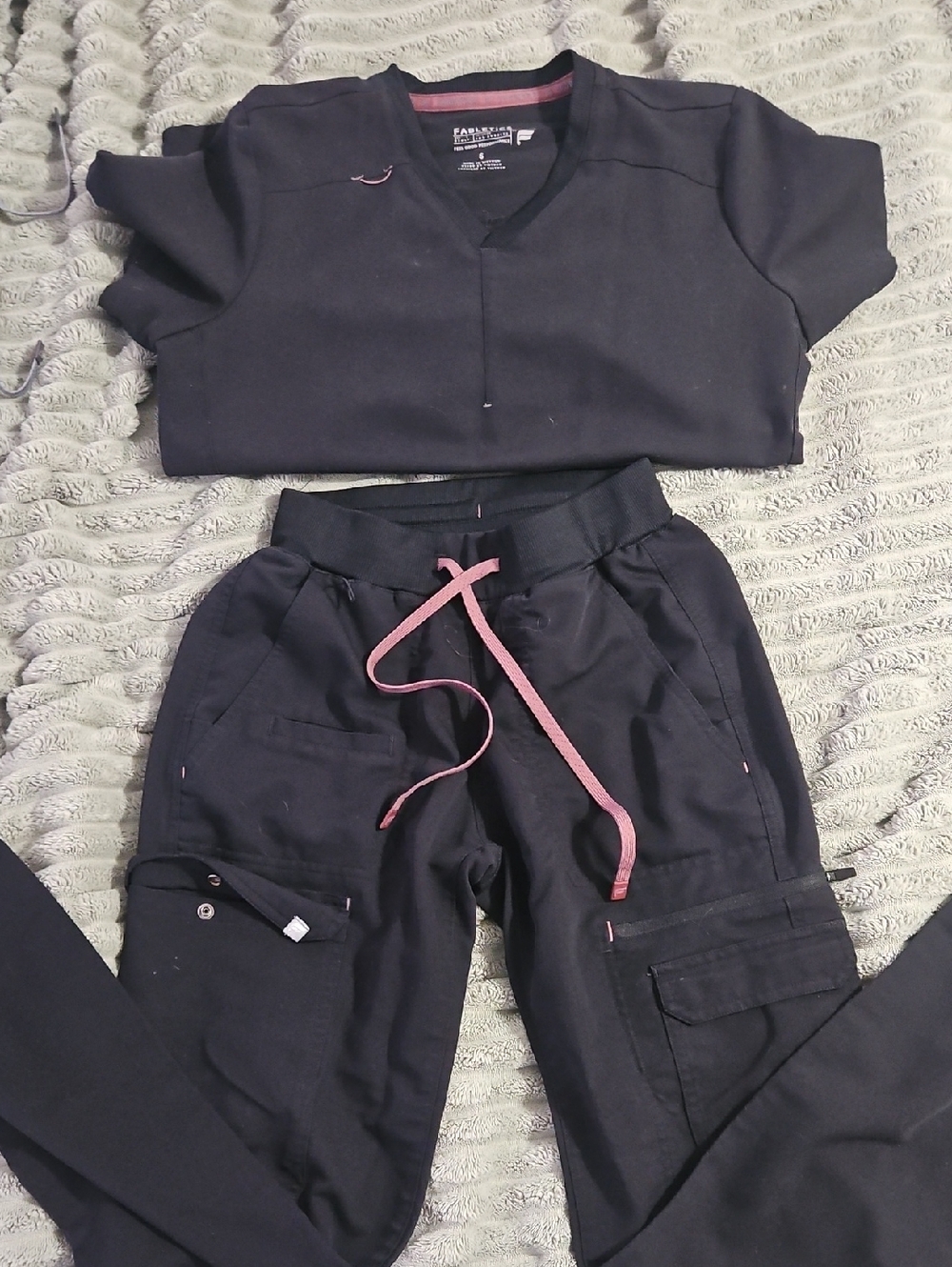 Fabletics Black Scrub Cargo Joggers with Pink Drawcord And Scrub Top